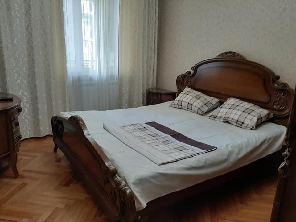 Apartment Жужуна Batoemi Buitenkant foto
