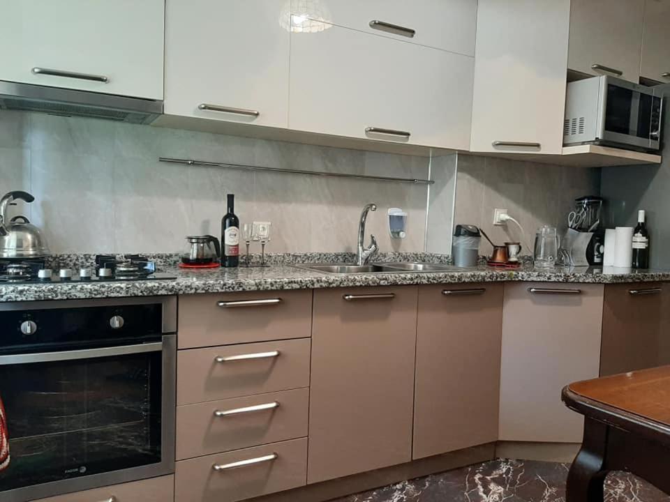 Apartment Жужуна Batoemi Buitenkant foto