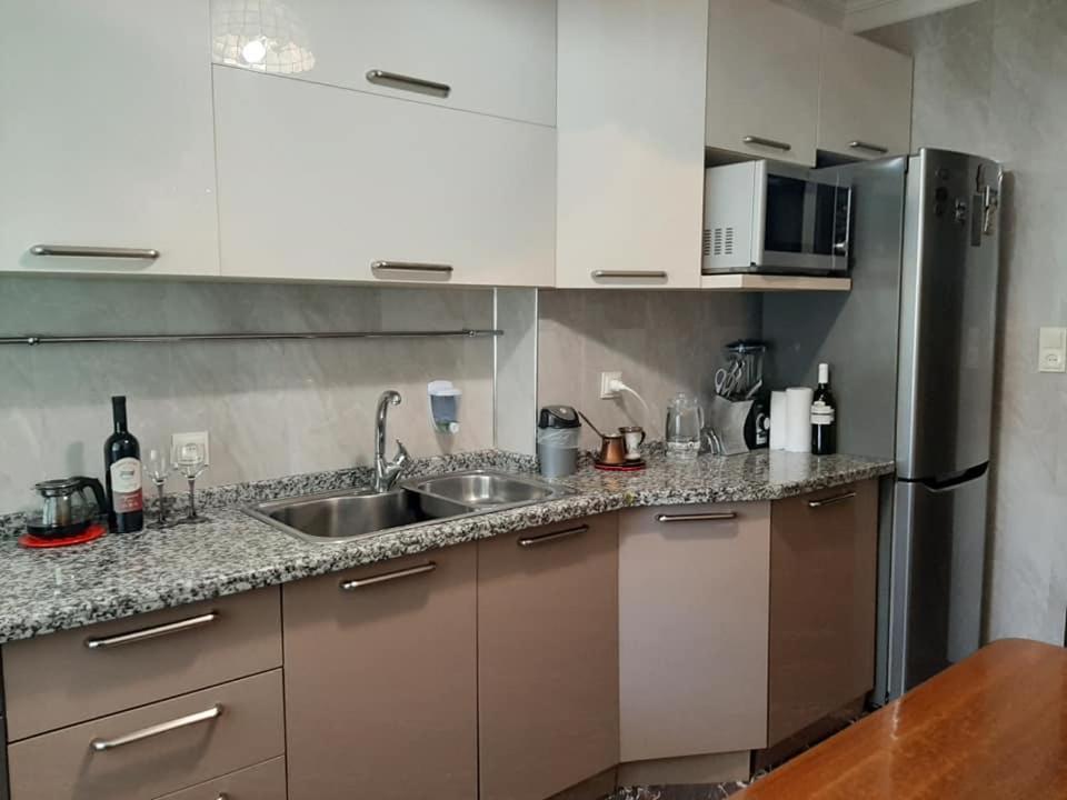Apartment Жужуна Batoemi Buitenkant foto
