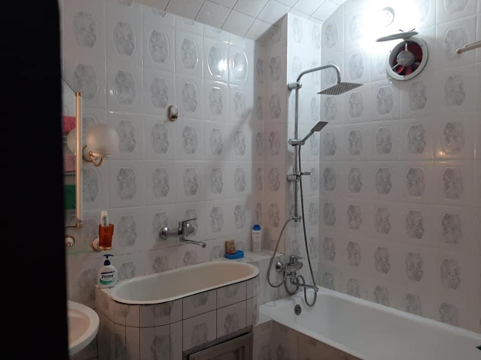 Apartment Жужуна Batoemi Buitenkant foto