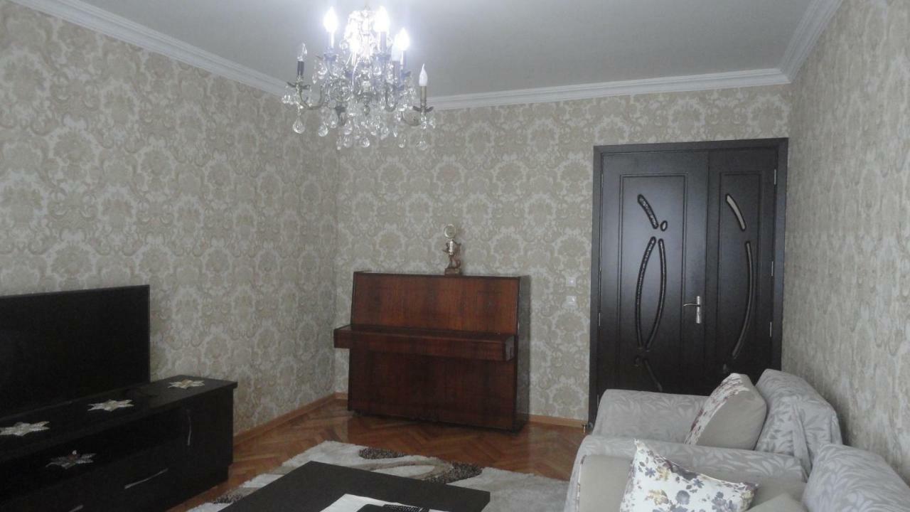 Apartment Жужуна Batoemi Buitenkant foto
