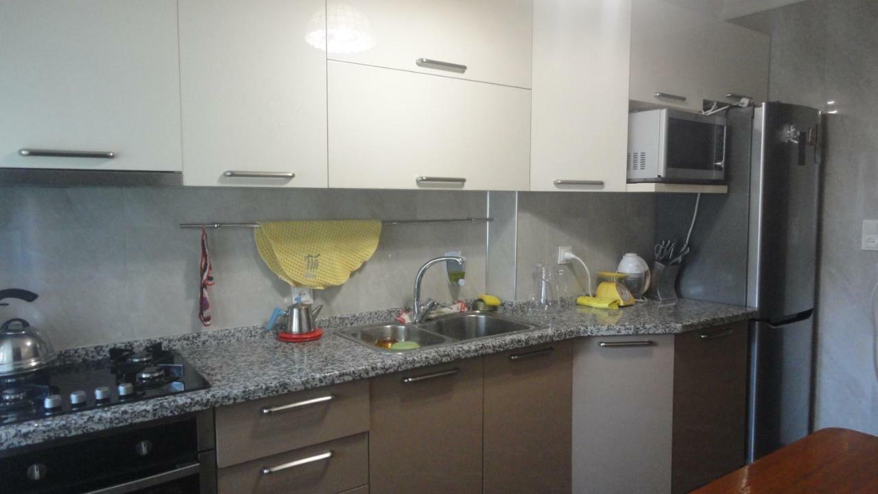 Apartment Жужуна Batoemi Buitenkant foto